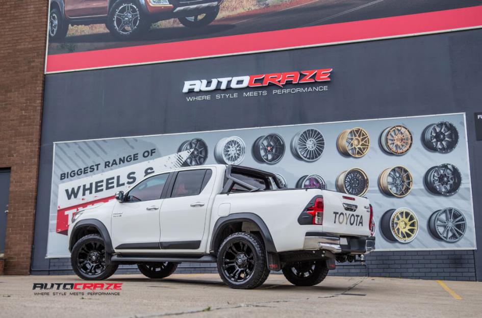 TOYOTA HILUX N80 4WD VAPOR MATTE BLACK